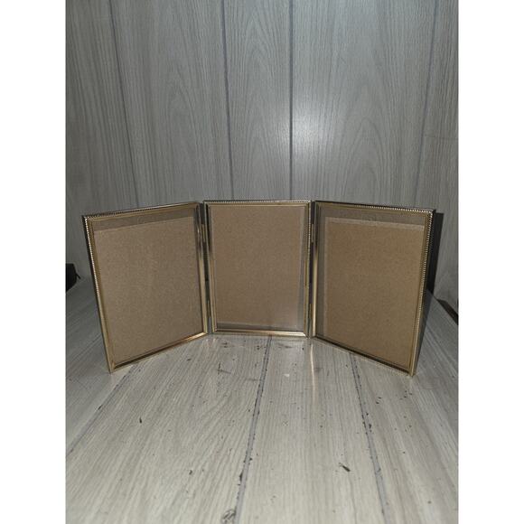 Vtg MCM 5x7 Trifold Embossed Gold-Tone Metal Picture Frame Farmhouse Memories - Picture 1 of 5